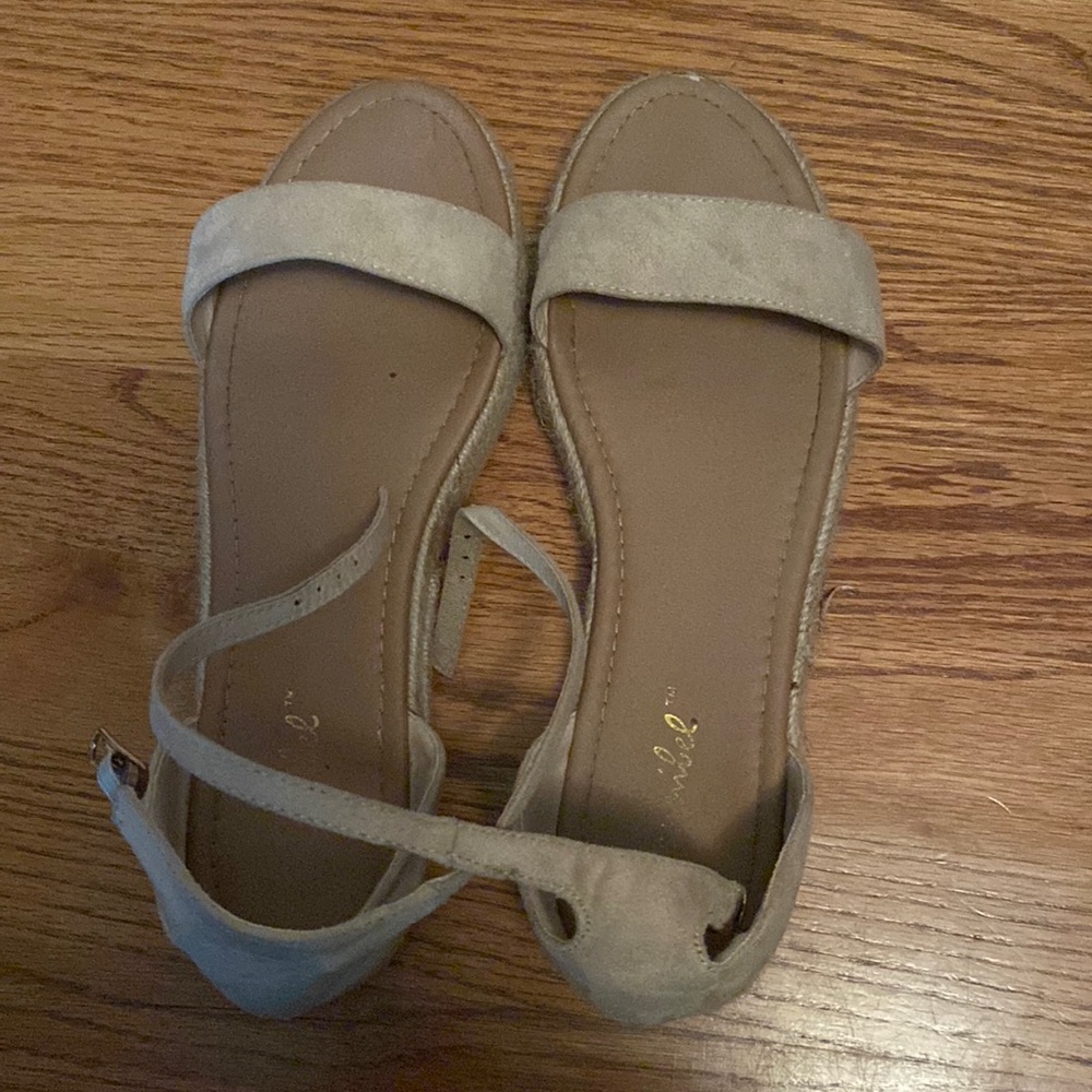 gently worn small platform flats
